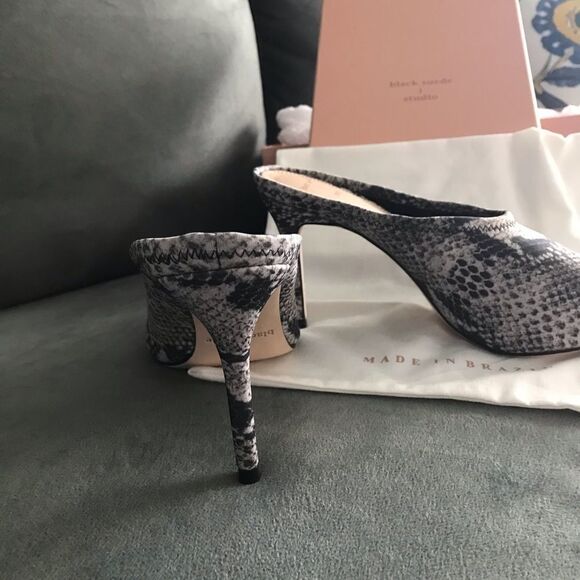 Black Suede Studio stiletto heel mules NIB snake embossed size 7 gorpcore - Picture 8 of 9